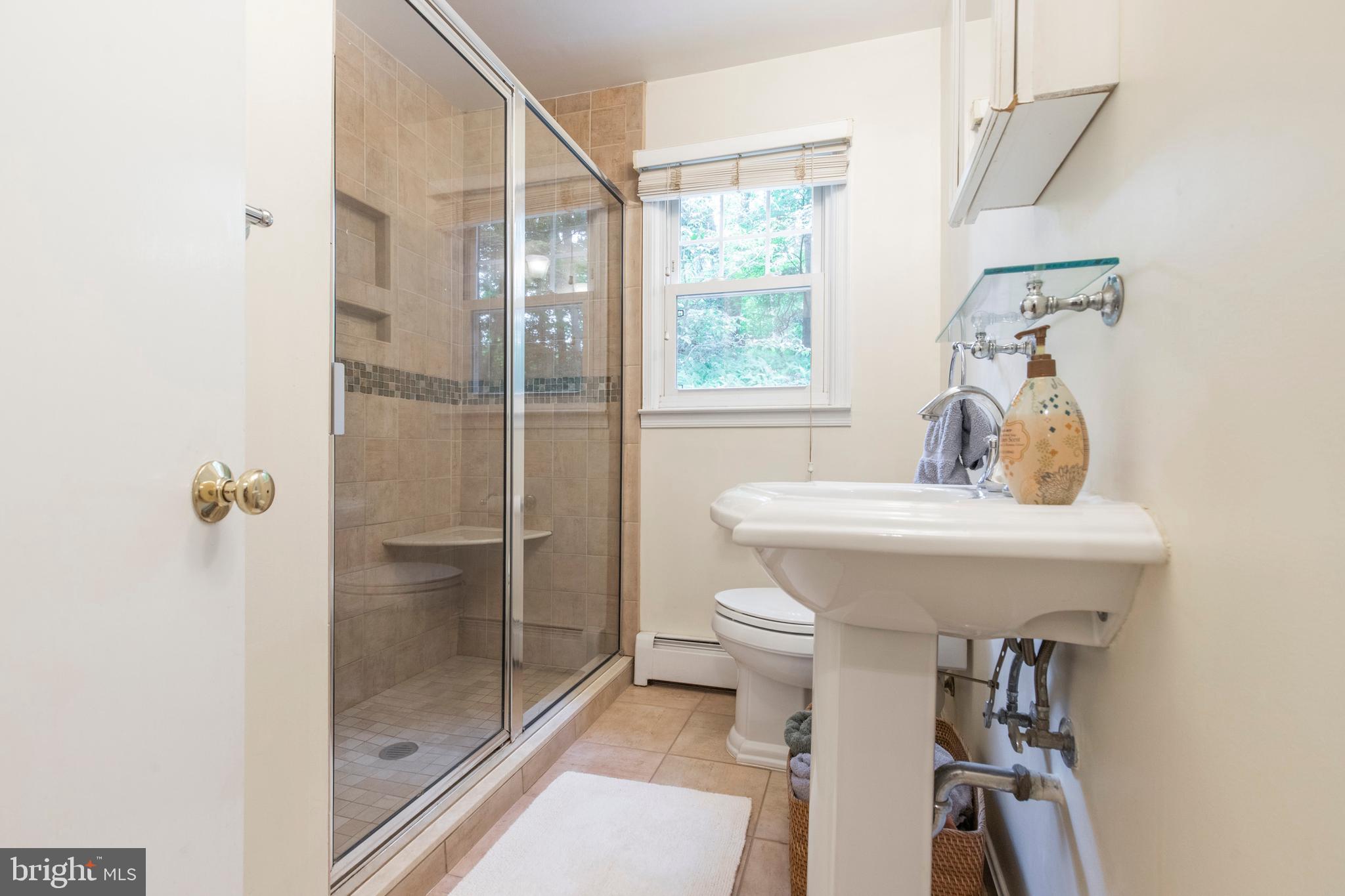 620 Upper Weadley Road Wayne, PA 19087 - Photo 14 of 31 1st floor bathroom