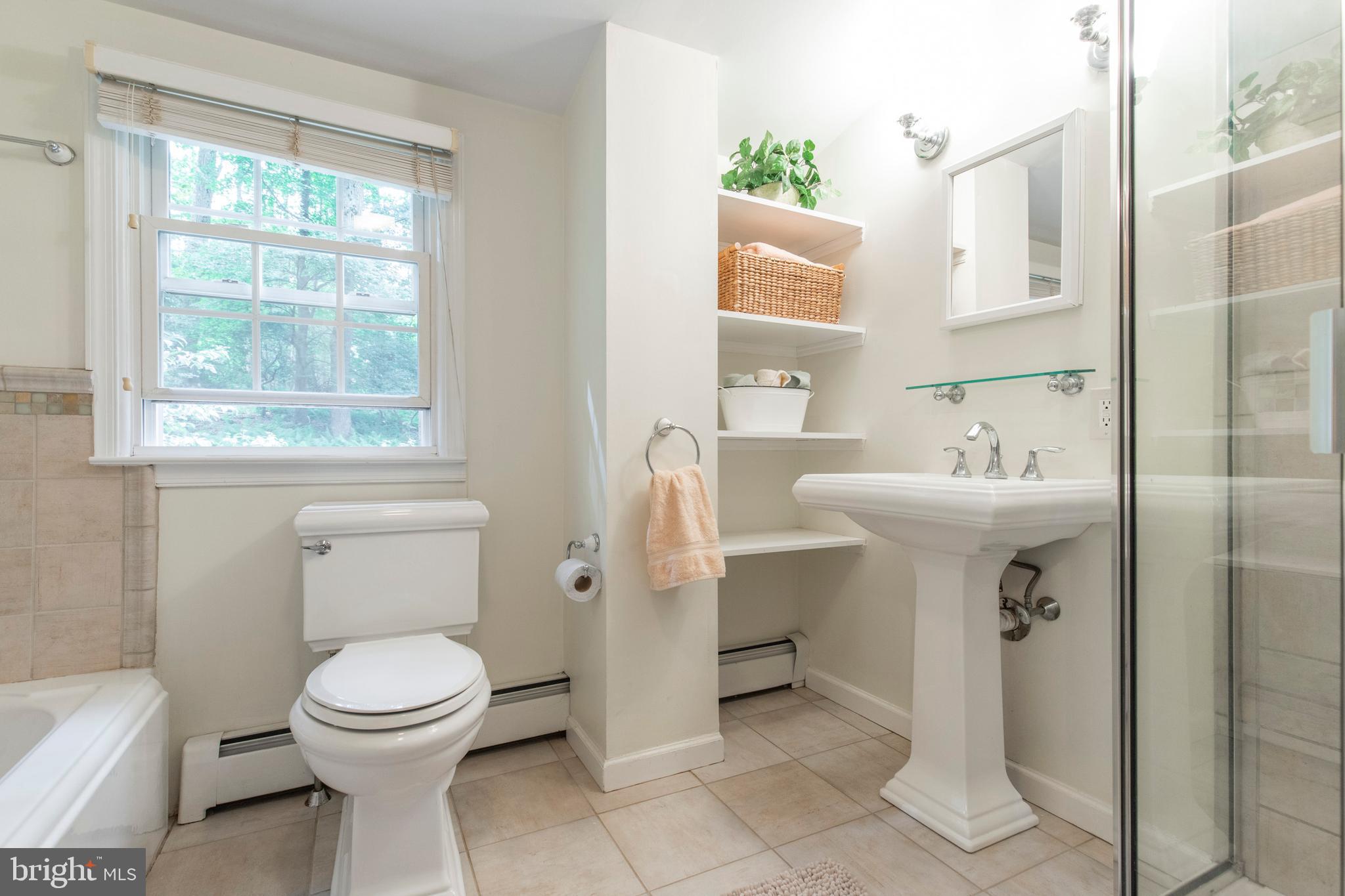 620 Upper Weadley Road Wayne, PA 19087 - Photo 21 of 31 2nd floor bathroom
