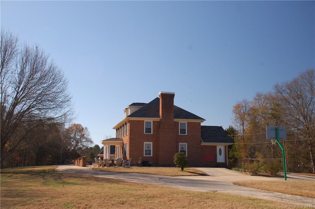 2127 Miranda Road Charlotte, NC 28216 - Photo 2 of 23 Gallery Image 2