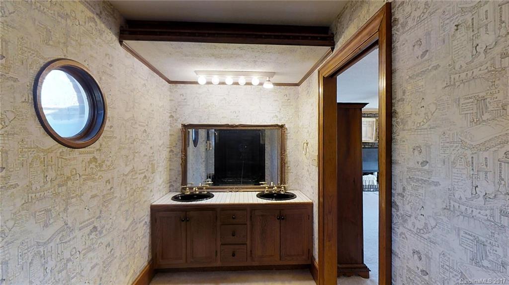 2127 Miranda Road Charlotte, NC 28216 - Photo 12 of 23 Gallery Image 12