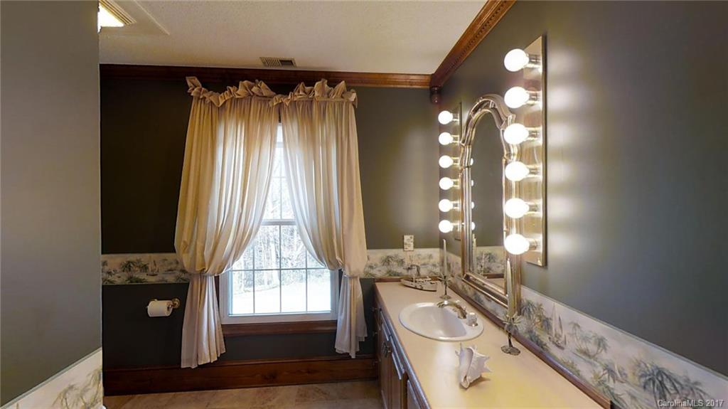 2127 Miranda Road Charlotte, NC 28216 - Photo 16 of 23 Gallery Image 16