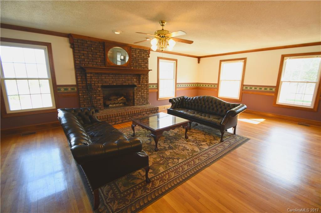 2127 Miranda Road Charlotte, NC 28216 - Photo 4 of 23 Gallery Image 4