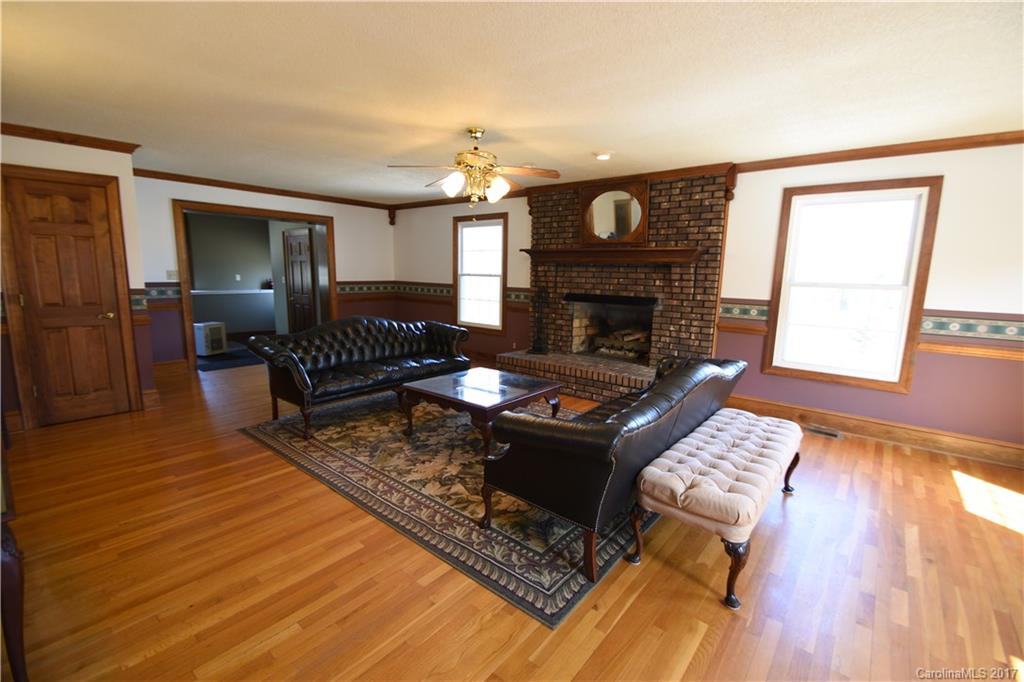 2127 Miranda Road Charlotte, NC 28216 - Photo 5 of 23 Gallery Image 5
