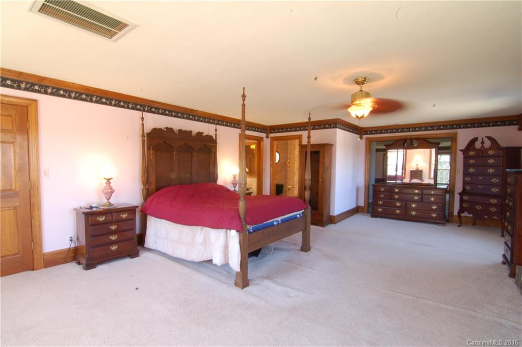 2127 Miranda Road Charlotte, NC 28216 - Photo 10 of 23 Gallery Image 10