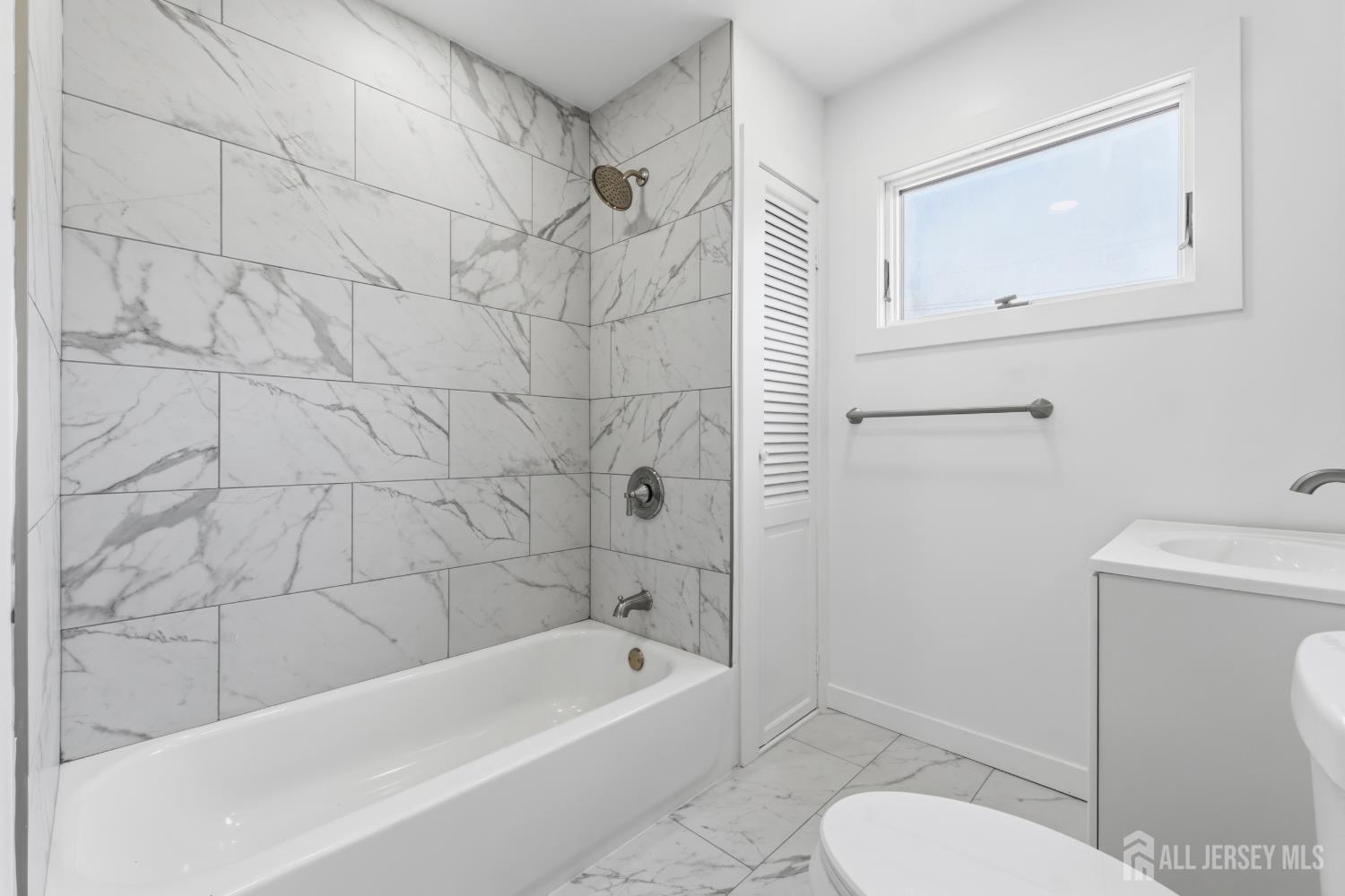12 Daniel Road Spotswood, NJ 08884 - Photo 19 of 27 a bathroom with a toilet and a bathtub
