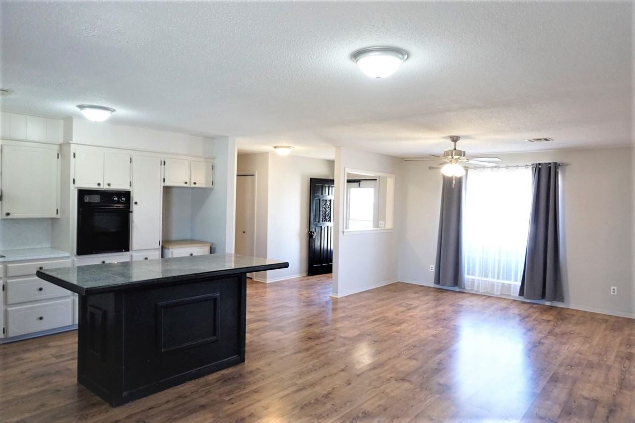 1912 Ridgecrest Perry, OK 73077 - Photo 3 of 26 Gallery Image 3