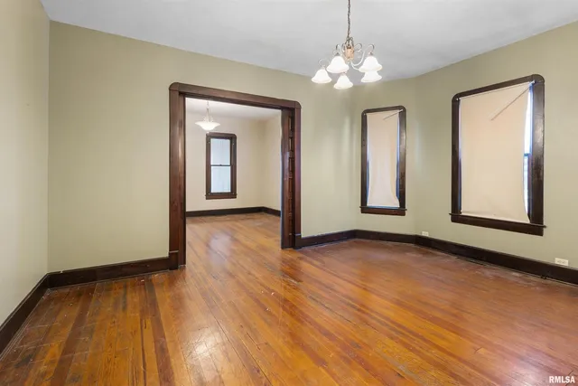 $89,500 | 607 North Logan Street, Marion, IL 62959