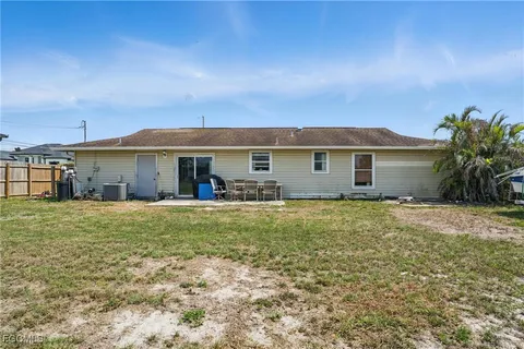 a view of a house with a backyard