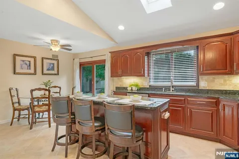 $899,000 | 28 Pitcairn Avenue, Ho-Ho-Kus, NJ 07423