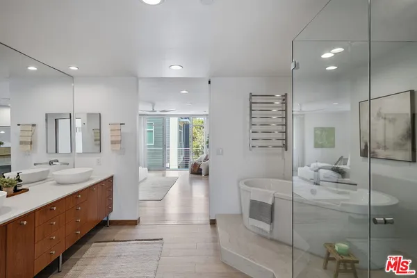 $2,295,000 | 512 Brooks Avenue, Unit 6, Venice, CA 90291