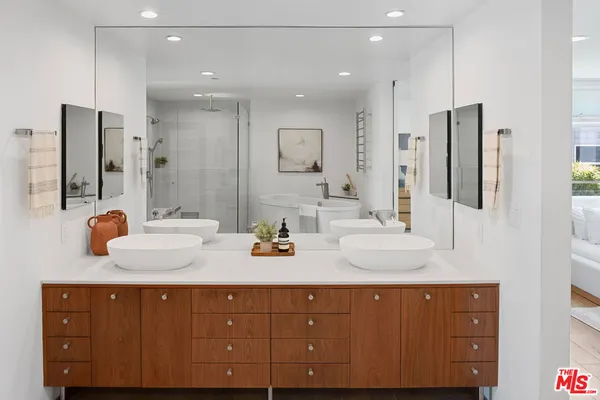 $2,295,000 | 512 Brooks Avenue, Unit 6, Venice, CA 90291