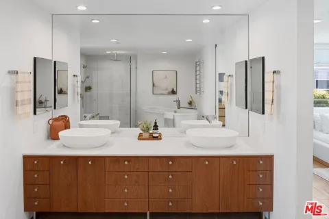 $2,349,000 | 512 Brooks Avenue, Unit 6, Venice, CA 90291