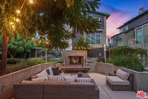 $2,295,000 | 512 Brooks Avenue, Unit 6, Venice, CA 90291