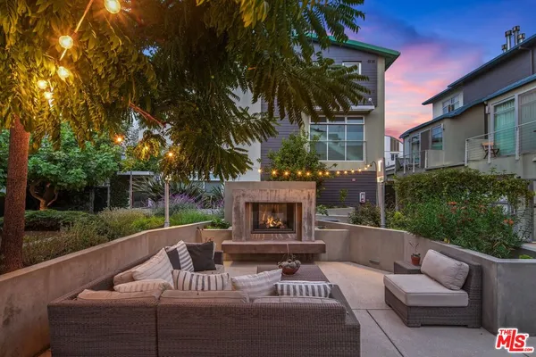 $2,295,000 | 512 Brooks Avenue, Unit 6, Venice, CA 90291