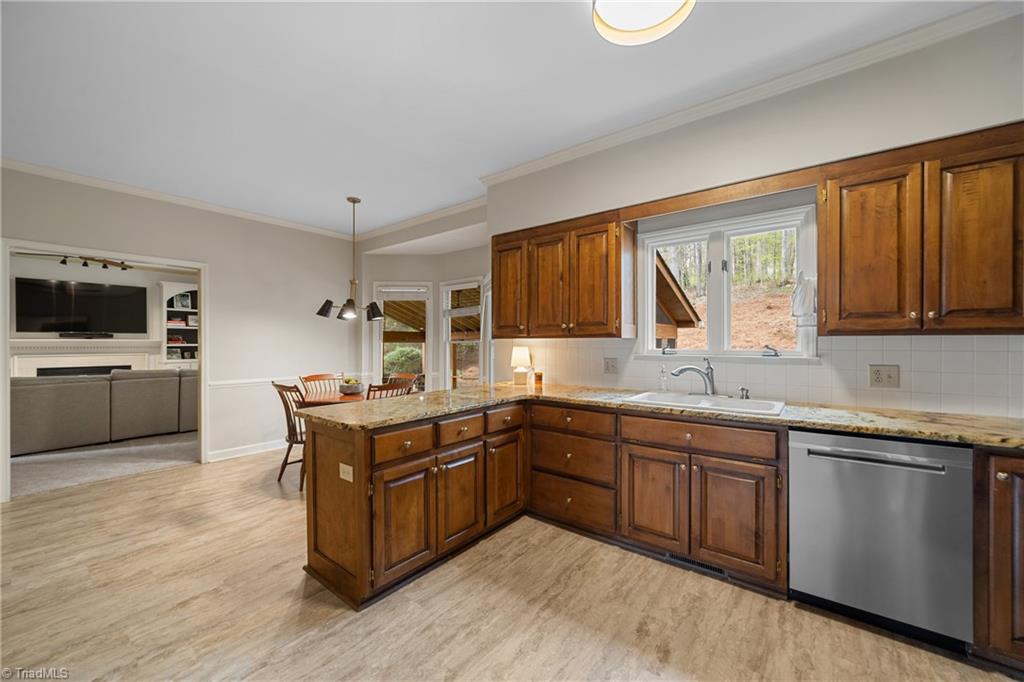 178 Wexham Road Winston-Salem, NC 27103 - Photo 6 of 20
