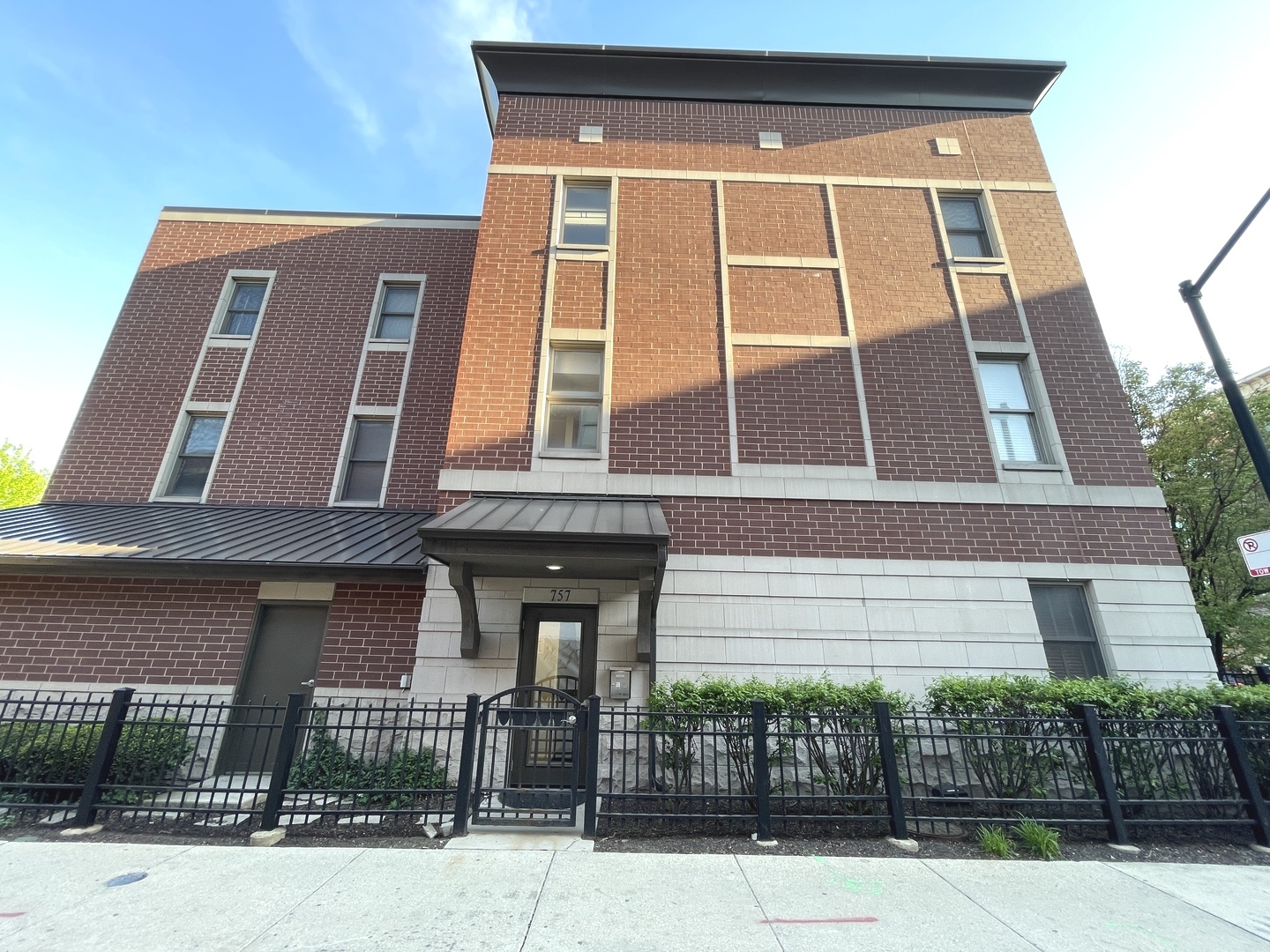 757 West Liberty Street, Unit 207 Chicago, IL 60607 - Photo 1 of 16 Gallery Image 1