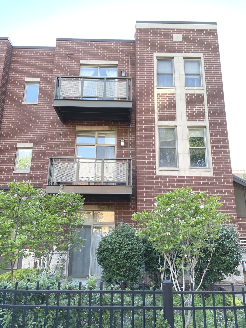757 West Liberty Street, Unit 207 Chicago, IL 60607 - Photo 2 of 16 Gallery Image 2