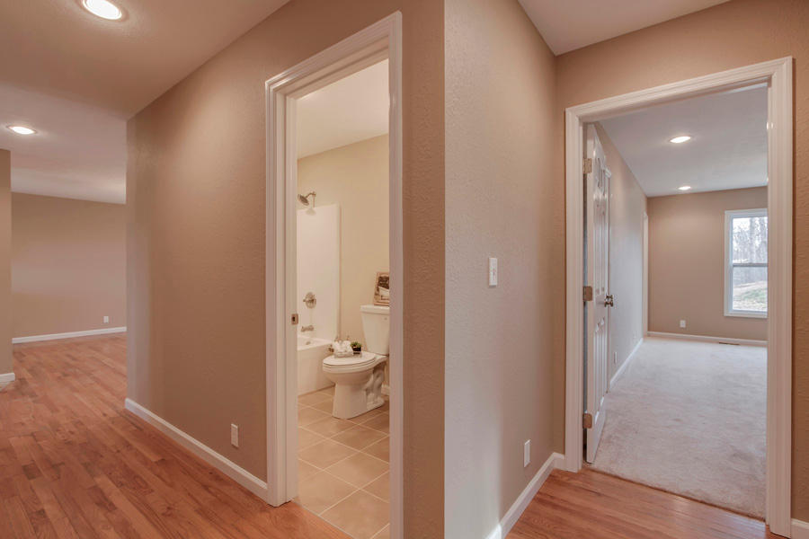 313 Cumberland View Road Clinton, TN 37716 - Photo 27 of 31 2nd Full Bathroom