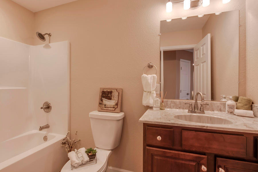 313 Cumberland View Road Clinton, TN 37716 - Photo 28 of 31 Guest Bathroom