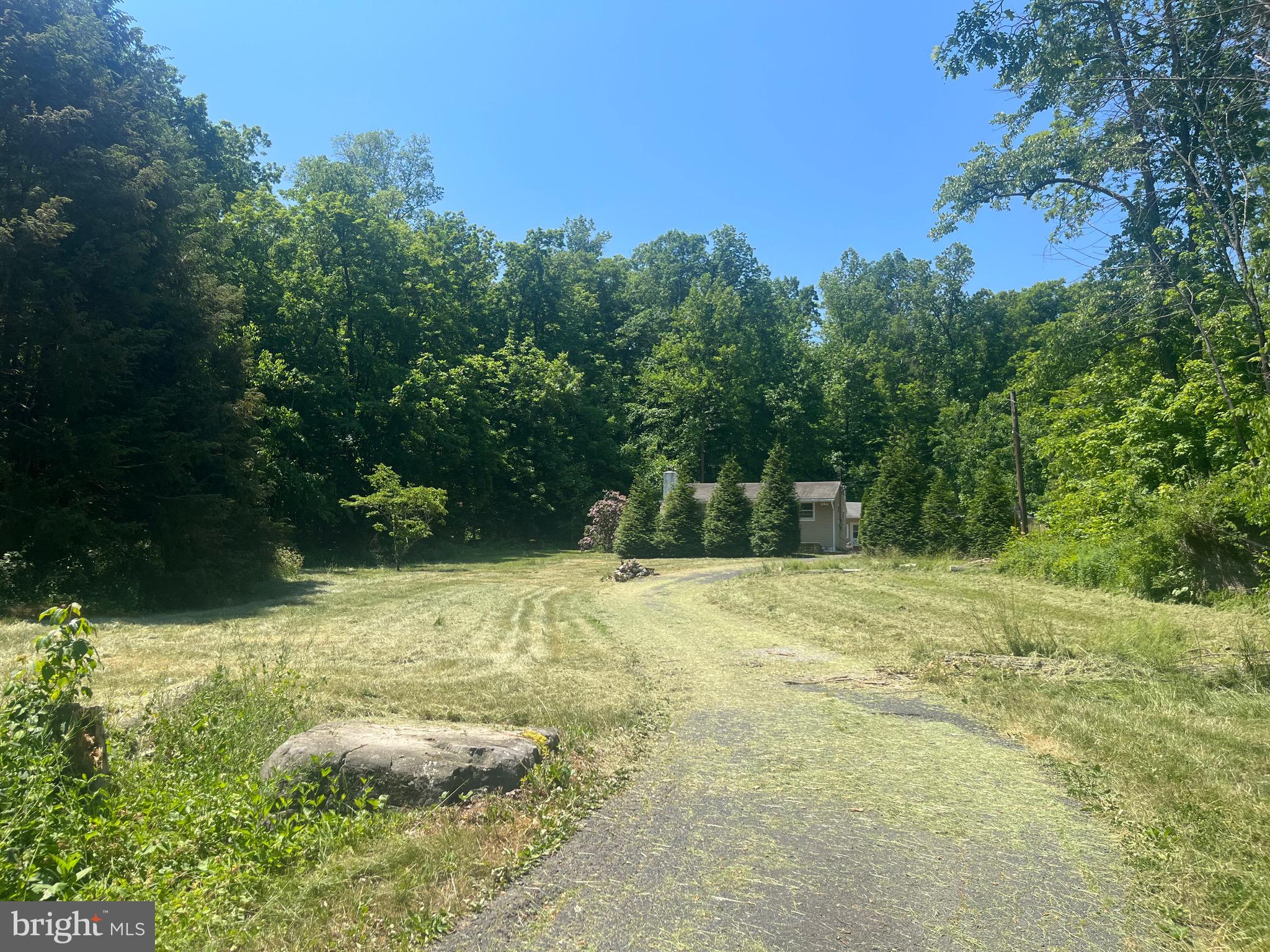 1320 Nace Road Pennsburg, PA 18073 - Photo 2 of 11