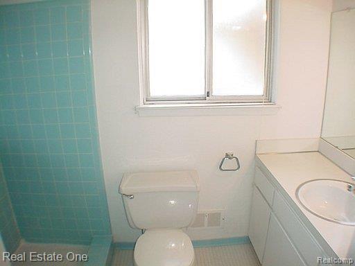 36491 Saxony Road Farmington, MI 48335 - Photo 12 of 25 master bathroom