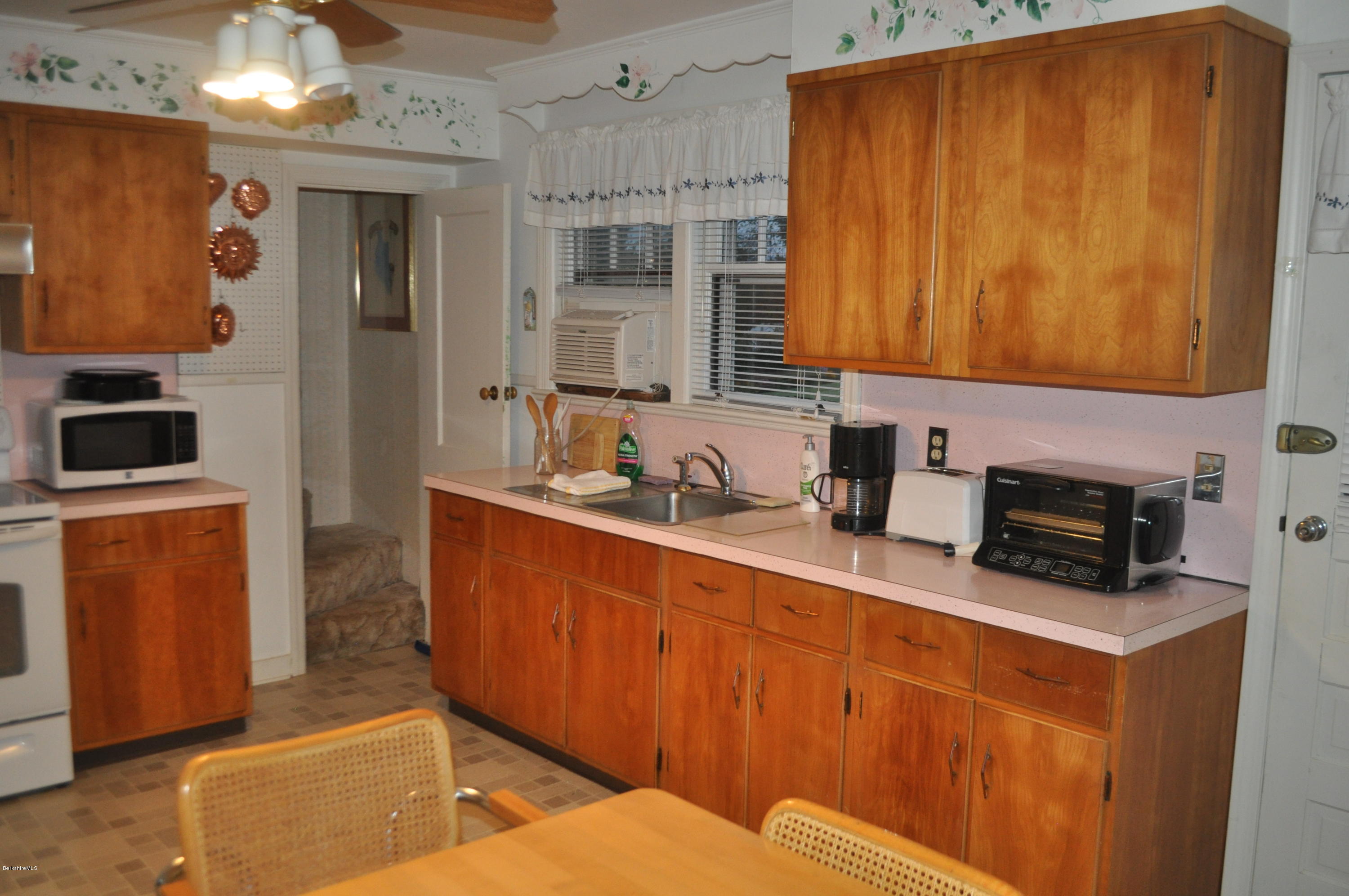 56 Fisk Road Adams, MA 01220 - Photo 5 of 15 DSC_0093