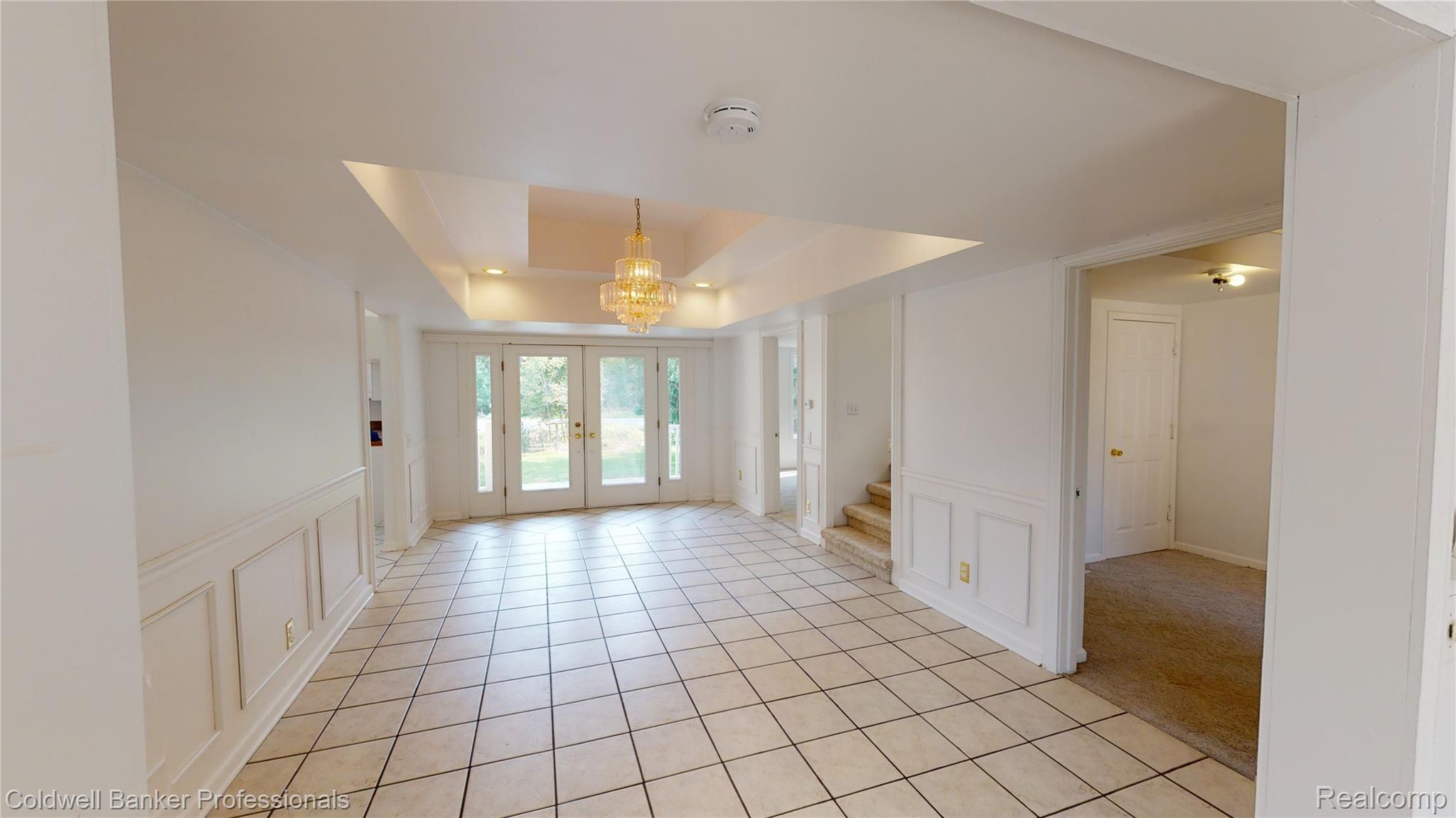 1845 Peppermill Road Lapeer, MI 48446 - Photo 33 of 61 From Great room towards Main Door.jpg