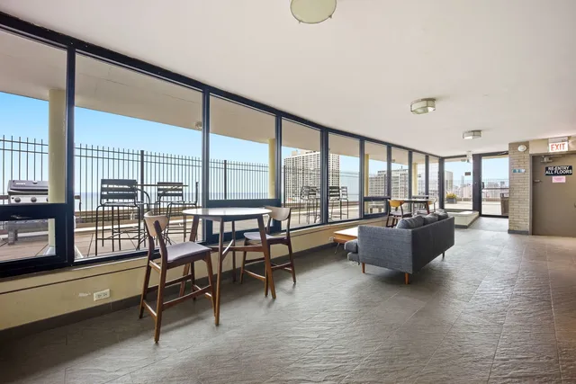 $425,000 | 2930 North Sheridan Road, Unit 1912, Chicago, IL 60657