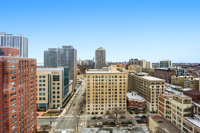 $425,000 | 2930 North Sheridan Road, Unit 1912, Chicago, IL 60657