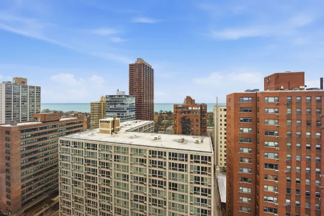 $425,000 | 2930 North Sheridan Road, Unit 1912, Chicago, IL 60657
