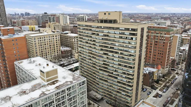 $425,000 | 2930 North Sheridan Road, Unit 1912, Chicago, IL 60657