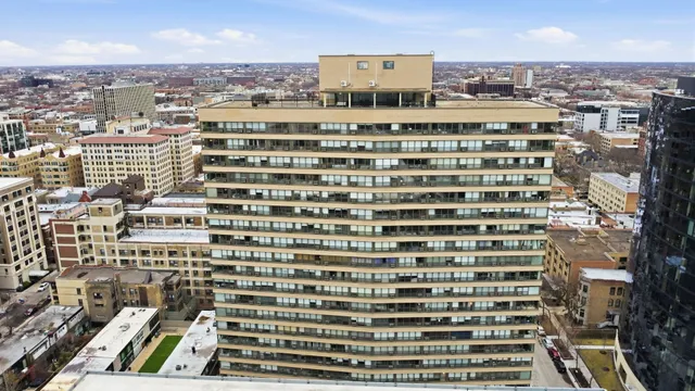 $425,000 | 2930 North Sheridan Road, Unit 1912, Chicago, IL 60657