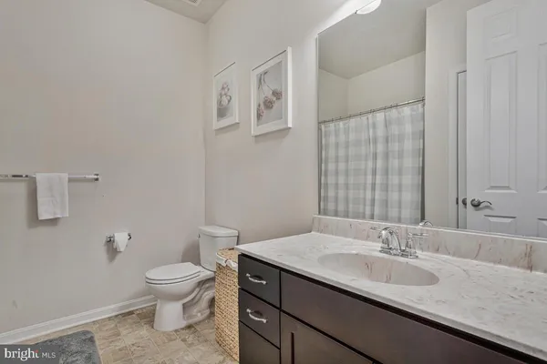 a view of yard with tree