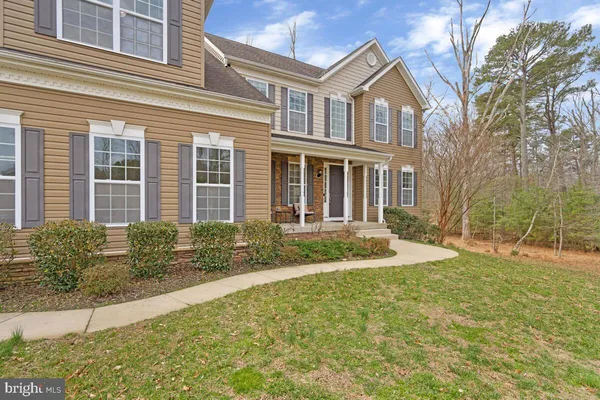 a view of livingroom with furniture