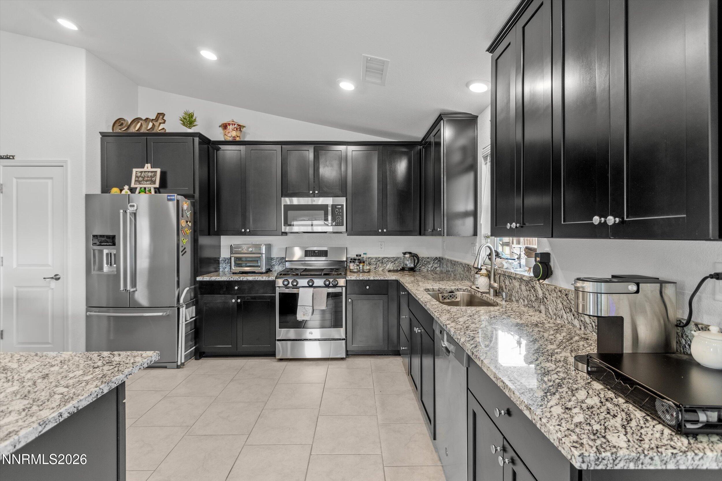 7400 Hundred Acre Drive Reno, NV 89506 - Photo 19 of 51 40-Kitchen