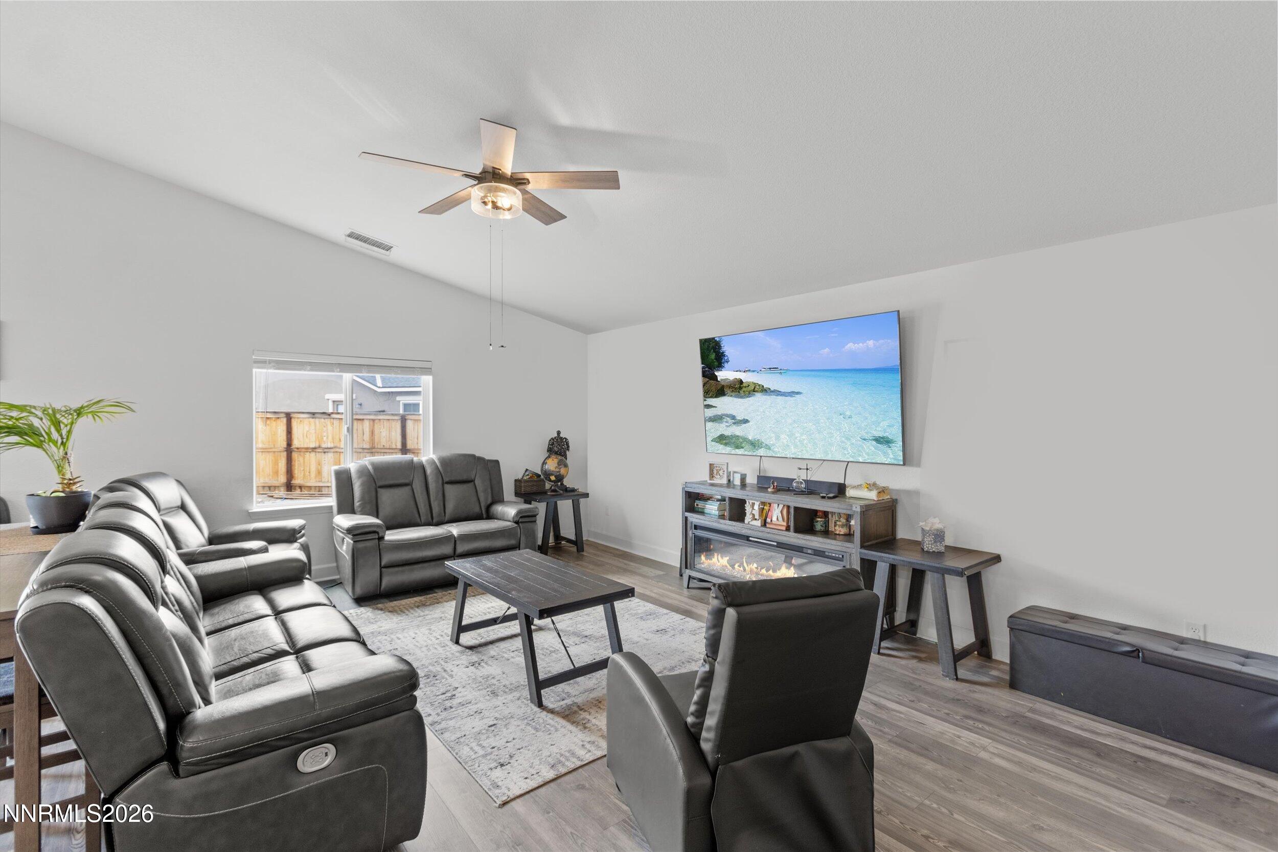 7400 Hundred Acre Drive Reno, NV 89506 - Photo 9 of 51 44-Living