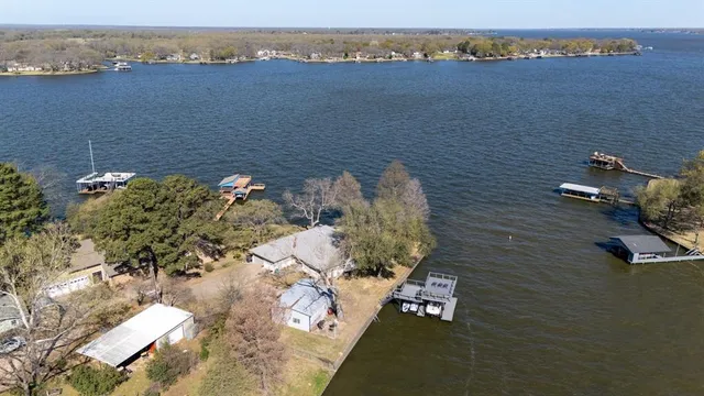 $1,150,000 | 104 Sunset Cove, Trinidad, TX 75163