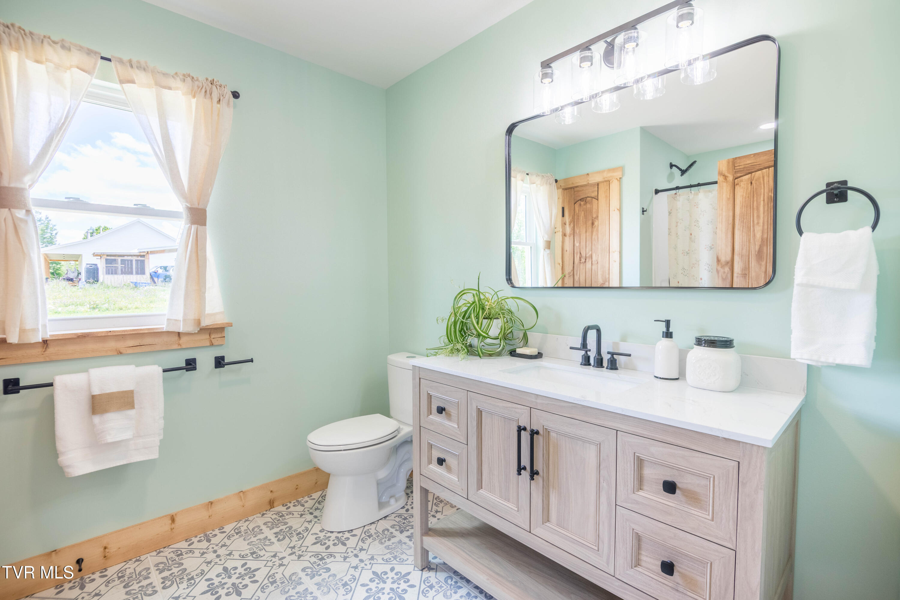 320 Deerwood Road Greeneville, TN 37743 - Photo 18 of 29 087A1412-HDR