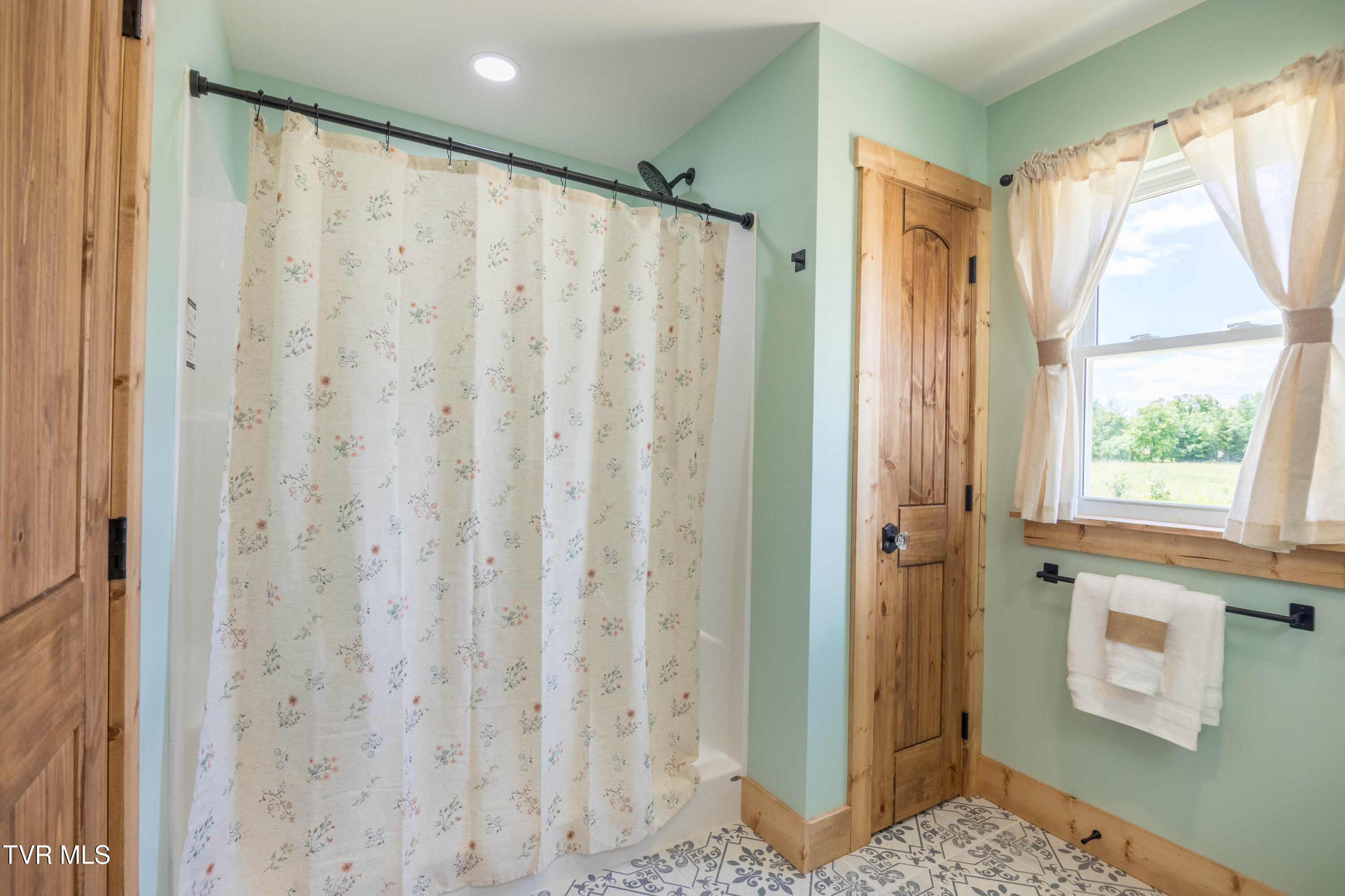 320 Deerwood Road Greeneville, TN 37743 - Photo 19 of 29 087A1414-HDR