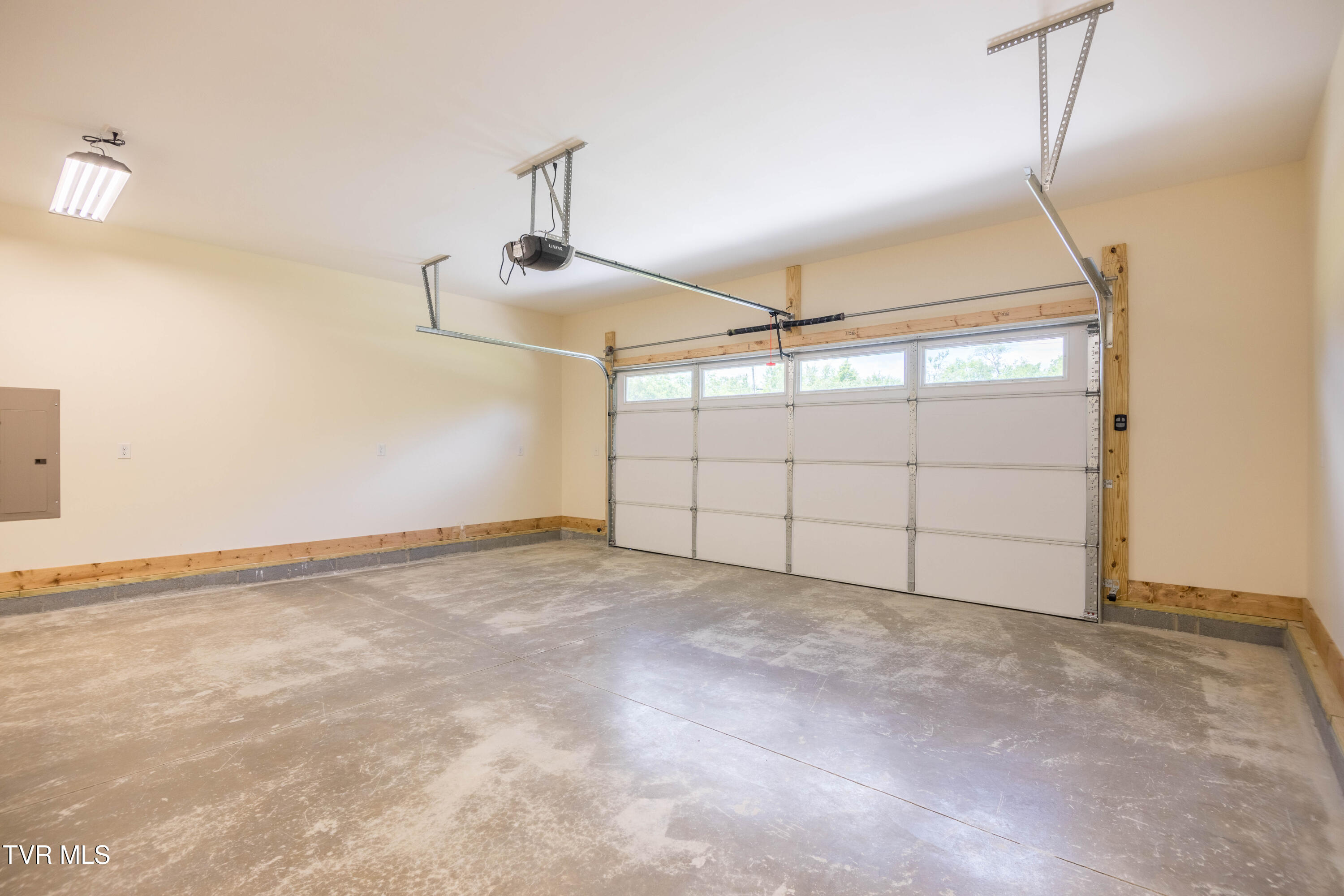 320 Deerwood Road Greeneville, TN 37743 - Photo 21 of 29 087A1420-HDR