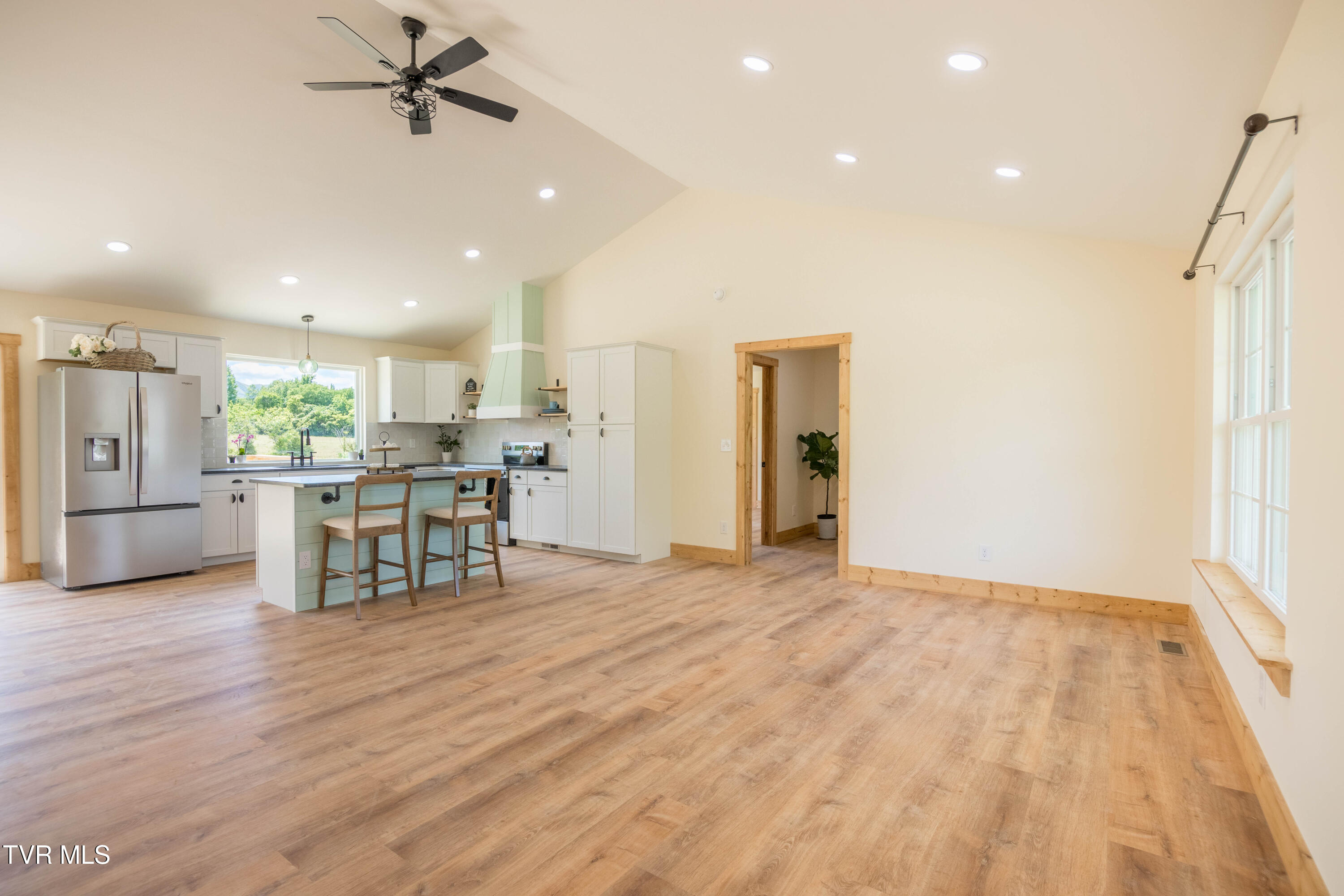 320 Deerwood Road Greeneville, TN 37743 - Photo 3 of 29 087A1321-HDR