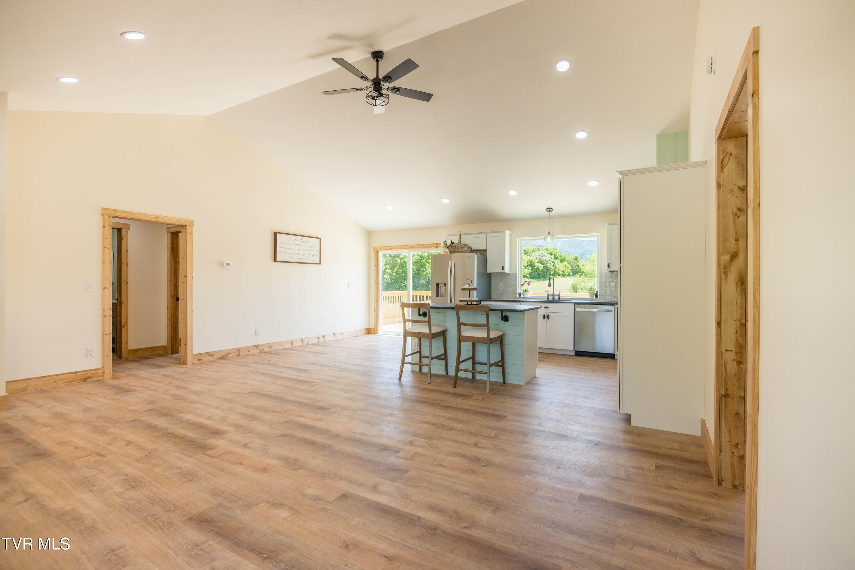 320 Deerwood Road Greeneville, TN 37743 - Photo 4 of 29 087A1324-HDR