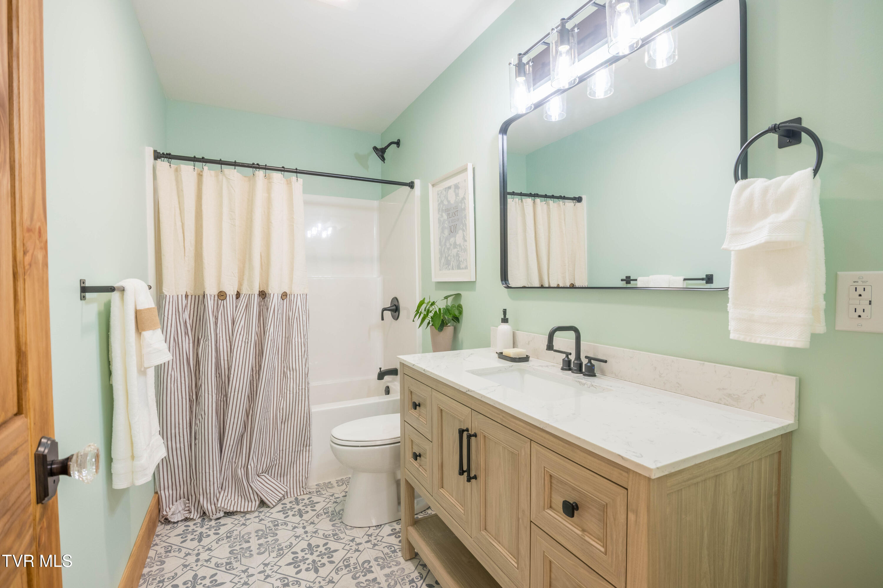 320 Deerwood Road Greeneville, TN 37743 - Photo 7 of 29 087A1336-HDR