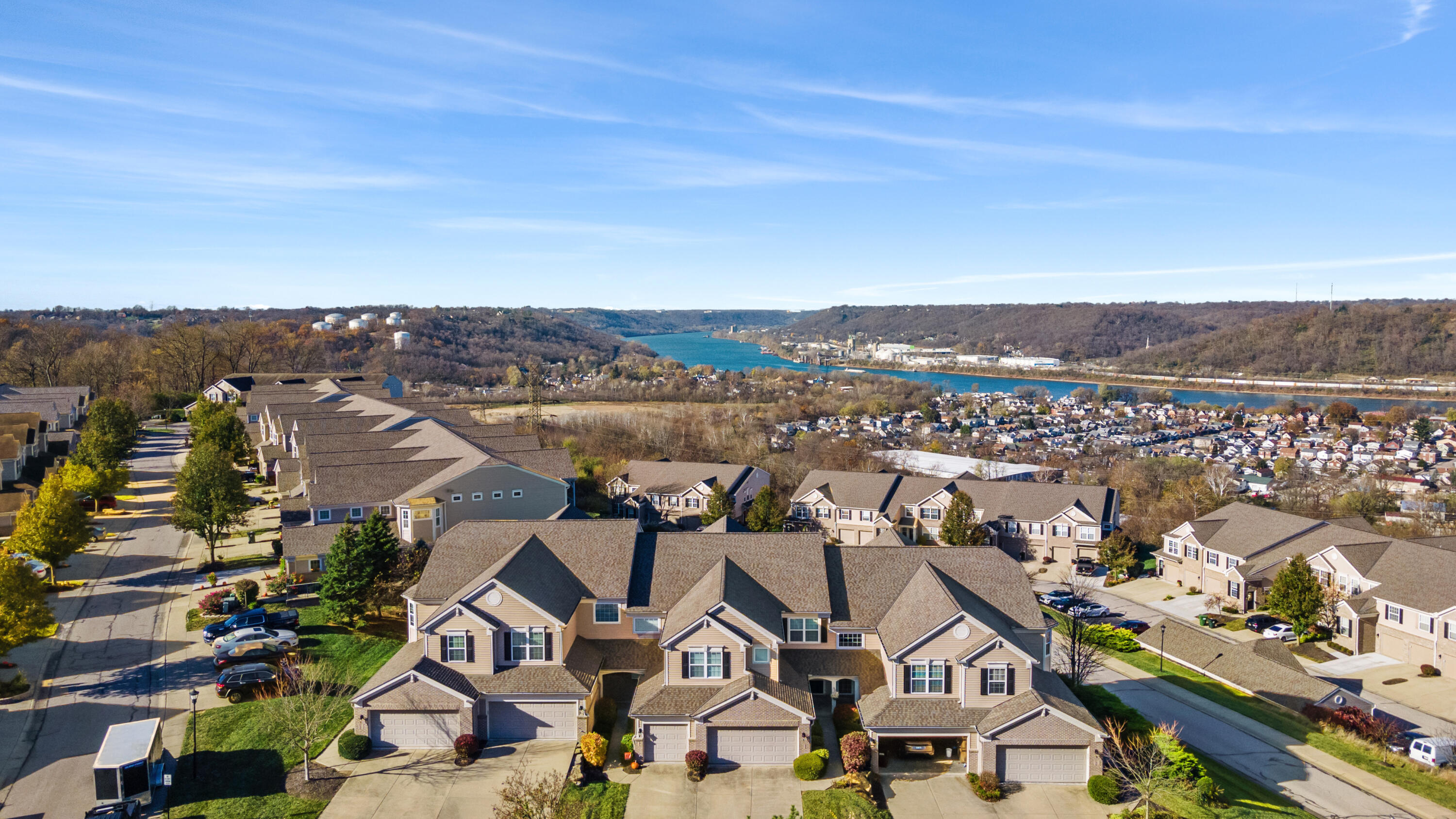 512 Rivers Breeze Drive Ludlow, KY 41016 - Photo 2 of 36
