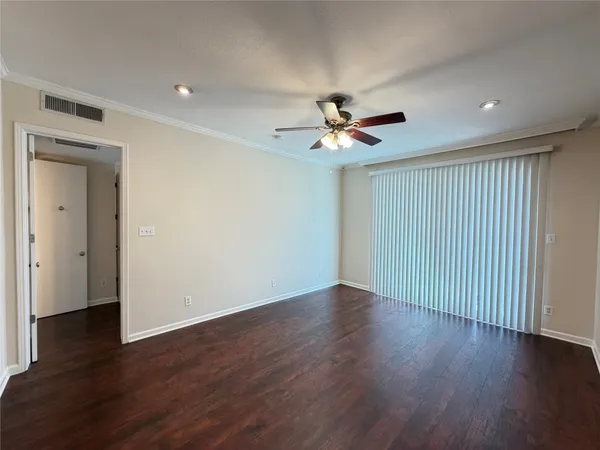 $159,500 | 4515 Briar Hollow Place, Unit 315, Houston, TX 77027