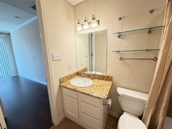 $159,500 | 4515 Briar Hollow Place, Unit 315, Houston, TX 77027