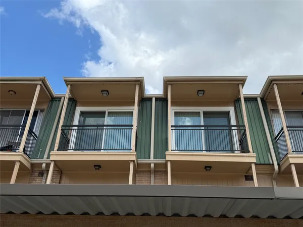 $159,500 | 4515 Briar Hollow Place, Unit 315, Houston, TX 77027