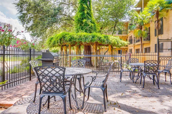 $159,500 | 4515 Briar Hollow Place, Unit 315, Houston, TX 77027