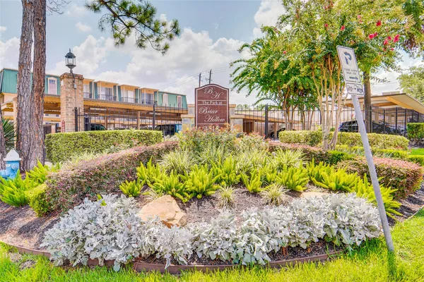$159,500 | 4515 Briar Hollow Place, Unit 315, Houston, TX 77027