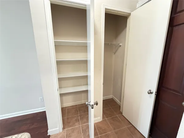 $159,500 | 4515 Briar Hollow Place, Unit 315, Houston, TX 77027